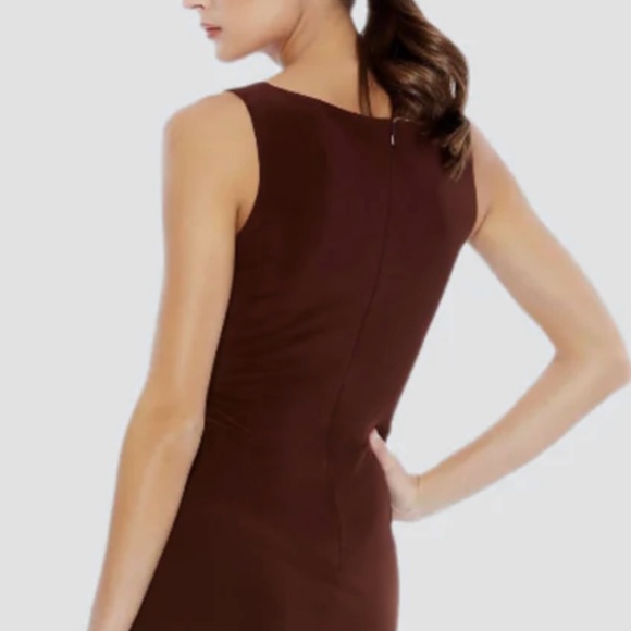 IEENA FOR MAC DUGGAL
Ruched Stretch Jersey V-Neck Gown size 2 - Picture 9 of 12